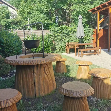 Garden Vendeghaz Holiday home *